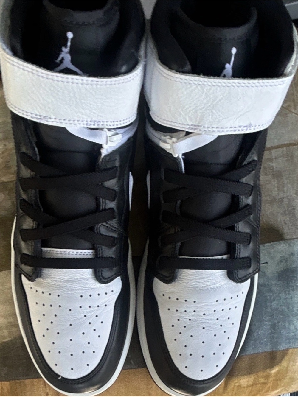 Jordan Men’s High “OG” SE “FlyEase” White/Black.